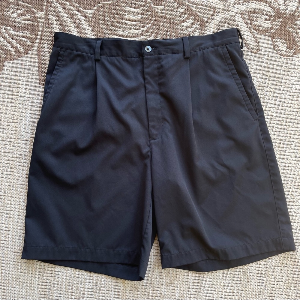 Nike Golf Shorts Men’s 36 x 9 Black Pleated Front